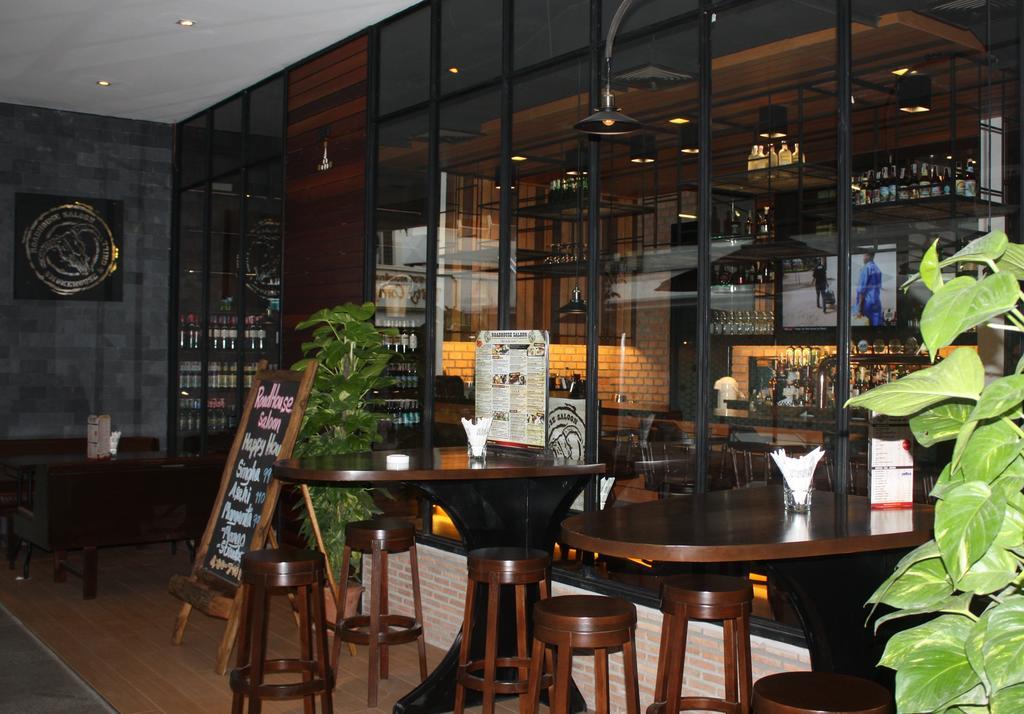 Trinity Silom Hotel Бангкок Экстерьер фото