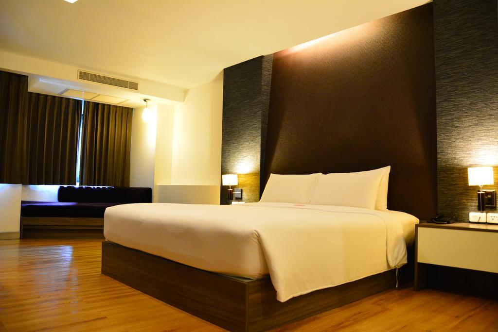 Trinity Silom Hotel Бангкок Экстерьер фото